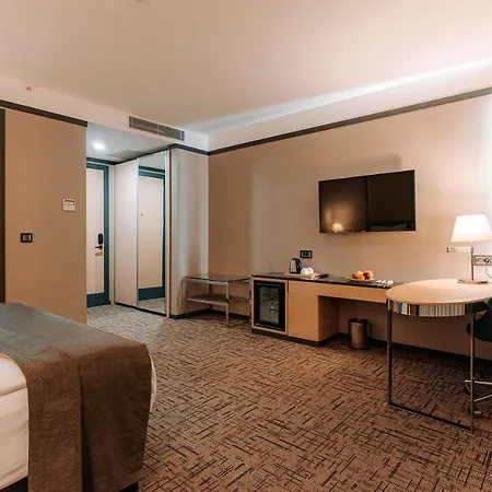 Ξενοδοχείο Invite Corner 4*