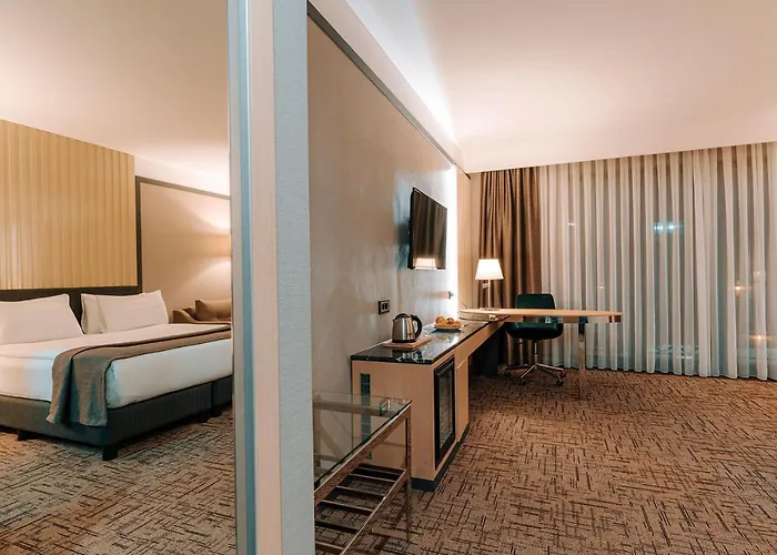 Hotel Invite Corner 4*