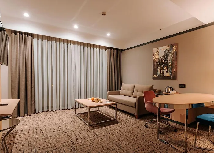 Invite Corner מלון 4*