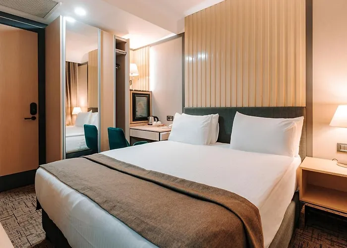 Invite Corner Hotel 4*